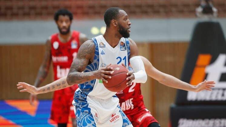 07 05 2021, Basketball, BBL 2020 2021, 28 matchday, s Oliver Wuerzburg FRAPORT SKYLINERS, GER, Wuerzburg, s Oliver Arena, picture from left Brekkott Chapman s Oliver Wuerzburg and Kamari Murphy Fraport Skyliners Copyright: HMBxMedia xHeikoxBecker