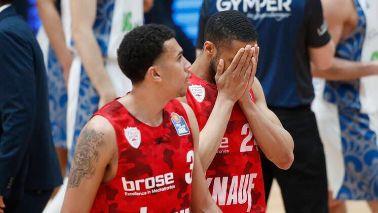 07 05 2021, Basketball, BBL 2020 2021, 28 matchday, s Oliver Wuerzburg FRAPORT SKYLINERS, GER, Wuerzburg, s Oliver Arena, picture v li Tyson Ward s Oliver Wuerzburg and Cameron Hunt s Oliver Wuerzburg. Copyright: HMBxMedia xHeikoxBecker
