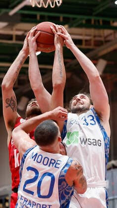 07 05 2021, Basketball, BBL 2020 2021, 28 Matchday, s Oliver Wuerzburg FRAPORT SKYLINERS, GER, Wuerzburg, s Oliver Arena, picture from left Brekkott Chapman s Oliver Wuerzburg , Rasheed Moore Fraport Skyliners und Marco Voeller Fraport Skyliners Copyright: HMBxMedia xHeikoxBecker