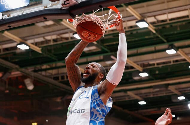 07 05 2021, Basketball, BBL 2020 2021, 28 Spieltag, s Oliver Wuerzburg FRAPORT SKYLINERS, GER, Wuerzburg, s Oliver Arena, picture v li Kamari Murphy Fraport Skyliners with a Dunk Copyright: HMBxMedia xHeikoxBecker
