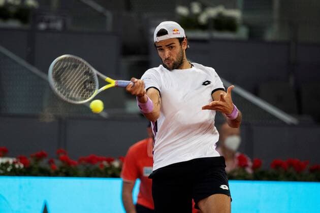 Matteo Berrettini of Italy in action against Christian Garin of Chile during the Mutua Madrid Open quarterfinal match held in Madrid, Spain, 07 May 2021. Mutua Madrid Open tennis tournament !ACHTUNG: NUR REDAKTIONELLE NUTZUNG!  Copyright: xRodrigoxJimenezx GRAF1871 20210507-637560258666348581