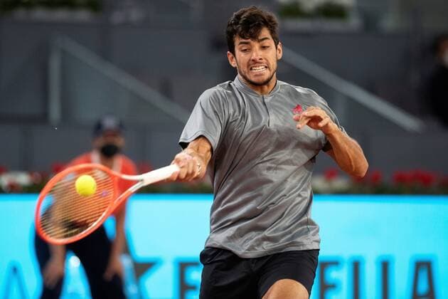 Christian Garin of Chile in action against Matteo Berrettini of Italy during the Mutua Madrid Open quarterfinal match held in Madrid, Spain, 07 May 2021. Mutua Madrid Open tennis tournament !ACHTUNG: NUR REDAKTIONELLE NUTZUNG!  Copyright: xRodrigoxJimenezx GRAF1877 20210507-637560259343009130