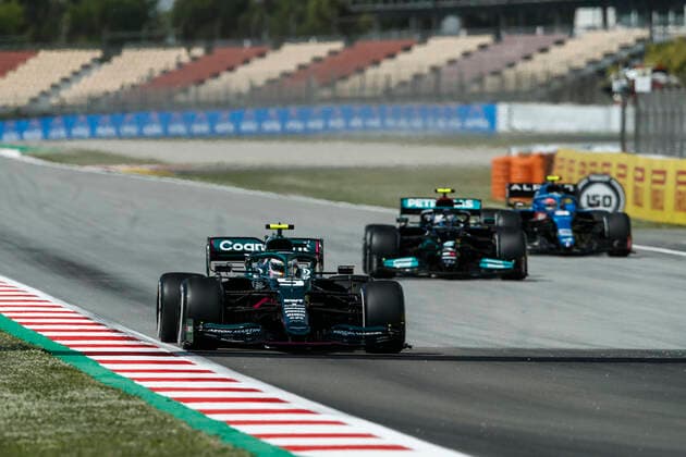 05 VETTEL Sebastian (ger), Aston Martin F1 AMR21, action, 77 BOTTAS Valtteri (fin), Mercedes AMG F1 GP W12 E Performance, action during the Formula 1 Aramco Gran Premio De Espana 2021 from May 07 to 10, 2021 on the Circuit de Barcelona-Catalunya, in Montmelo, near Barcelona, Spain FORMULE 1 : Grand prix d Espagne - Barcelone - Preparations - 07 05 2021 DPPI Panoramic  00121006__B2_0178