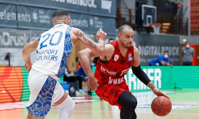 07 05 2021, Basketball, BBL 2020 2021, 28 Matchday, s Oliver Wuerzburg FRAPORT SKYLINERS, GER, Wuerzburg, s Oliver Arena, picture from left Rasheed Moore Fraport Skyliners and Alex King s Oliver Wuerzburg Copyright: HMBxMedia xHeikoxBecker