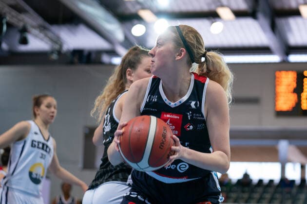 08 05 2021, Fribourg, St LÃ onard di Friborgo, Patrick Baumann Swiss Cup Women Geneve Elite Basket BCF Elfic Fribourg, On Ball 0 Koenen Taylor Elfic Fribourg vs 0 Spolyar Kristen Geneve Elite Basket Fribourg Fribourg Switzerland  Copyright: xJustPictures.ch TilxBuergyx