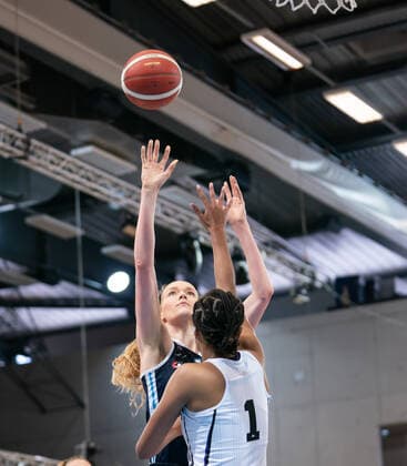 08 05 2021, Fribourg, St LÃ onard di Friborgo, Patrick Baumann Swiss Cup Women Geneve Elite Basket BCF Elfic Fribourg, At the throw 15 Fogg Abigail Elfic Fribourg vs 1 Chardon Emma Fribourg Fribourg Switzerland  Copyright: xJustPictures.ch TilxBuergyx