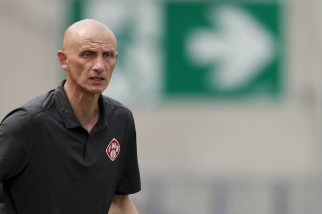 2 Bundesliga FC Wuerzburger Kickers VfL Osnabrueck 08 05 2021 Ralf Santelli Head Coach, FC Wuerzburger Kickers DFL DFB REGULATIONS PROHIBIT ANY USE OF PHOTOGRAPHS AS IMAGE SEQUENCES AND OR QUASI VIDEO , 2 Bundesliga, FC Wuerzburger Kickers VfL Osnabrueck, 08 05 2021, Wuerzburg, FLYERALARM Arena Copyright: xBEAUTIFULxSPORTS JulienxChristx