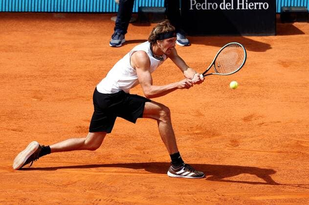 Alexander Zverev of Germany in action during his semifinal match against Dominic Thiem of Austria at the Mutua Madrid Open tennis ?tournament in Madrid, central Spain, 08 May 2021. Alexander Zverev - Dominic Thiem !ACHTUNG: NUR REDAKTIONELLE NUTZUNG!  Copyright: xChemaxMoyax GRAF2339 20210508-637560878264016772