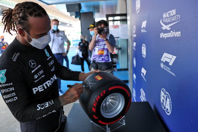 F1 Grand Prix of Spain 44 Lewis Hamilton (GBR, Mercedes-AMG Petronas F1 Team) celebrates his 100th pole position, F1 Grand Prix of Spain at Circuit de Barcelona-Catalunya on May 8, 2021 in Barcelona, Spain. (Photo by xpbimages.com XPB Images FIA Pool via HOCH ZWEI) Barcelona Spain Poolfoto HOCH ZWEI Pool XPB Images ,EDITORIAL USE ONLY