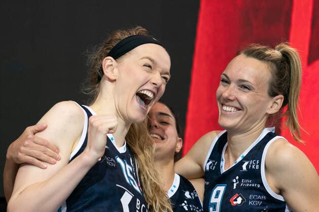 08 05 2021, Fribourg, St LÃ onard di Friborgo, Patrick Baumann Swiss Cup Women Geneve Elite Basket BCF Elfic Fribourg, Cheering 15 Fogg Abigail Elfic Fribourg and 9 Giroud Marielle Elfic Fribourg Fribourg Fribourg Switzerland  Copyright: xJustPictures.ch TilxBuergyx