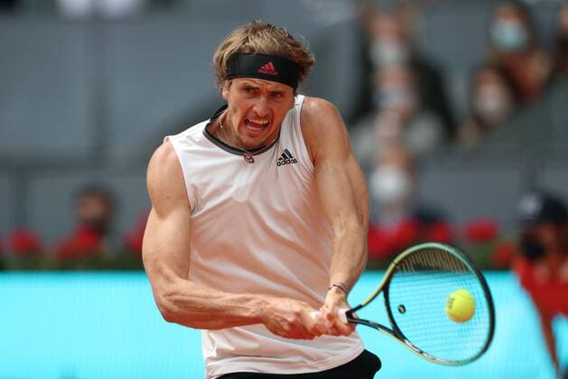 Alexander Zverev of Germany in action during his semifinal match against Dominic Thiem of Austria at the Mutua Madrid Open tennis ?tournament in Madrid, central Spain, 08 May 2021. Alexander Zverev - Dominic Thiem !ACHTUNG: NUR REDAKTIONELLE NUTZUNG!  Copyright: xRodrigoxJimenezx GRAF2399 20210508-637560892704545441