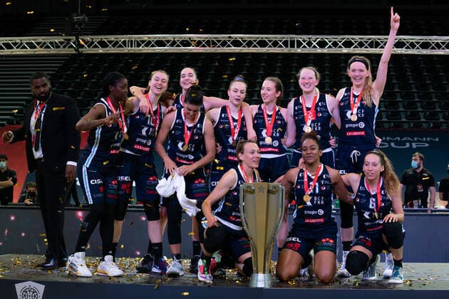 08 05 2021, Fribourg, St LÃ onard di Friborgo, Patrick Baumann Swiss Cup Women Geneve Elite Basket BCF Elfic Fribourg, Elfic with the Cup Fribourg Fribourg Switzerland  Copyright: xJustPictures.ch TilxBuergyx