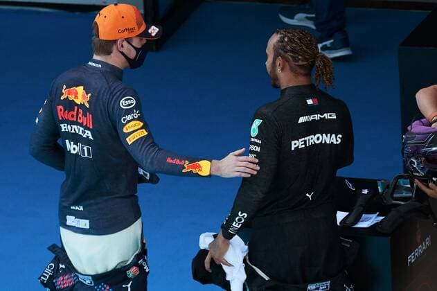British driver Lewis Hamilton (R) of Mercedes team talks with Max Verstappen of Red Bull, after the third round of free training sessions for Spain s Formula One Grand Prix at Barcelona-Catalunya racetrack in Montmelo, Barcelona, nort-eastern Spain, 08 May 2021. Third round of free sessions !ACHTUNG: NUR REDAKTIONELLE NUTZUNG!  Copyright: xAlejandroxGarcíax GRAF2414 20210508-637560902848614814