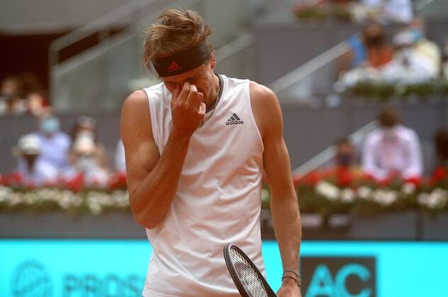 Alexander Zverev of Germany in action during his semifinal match against Dominic Thiem of Austria at the Mutua Madrid Open tennis ?tournament in Madrid, central Spain, 08 May 2021. Alexander Zverev - Dominic Thiem !ACHTUNG: NUR REDAKTIONELLE NUTZUNG!  Copyright: xRodrigoxJimenezx GRAF2434 20210508-637560905634496204