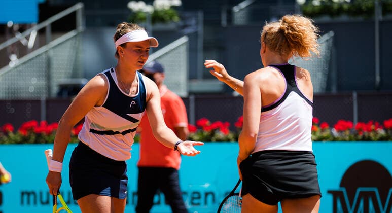May 8, 2021, MADRID, MADRID, SPAIN: Barbora Krejcikova & Katerina Siniakova of the Czech Republic in action during the doubles final of the 2021 Mutua Madrid Open WTA, Tennis Damen 1000 tournament MADRID SPAIN - ZUMAa181 20210508_zaa_a181_139 Copyright: xRobxPrangex