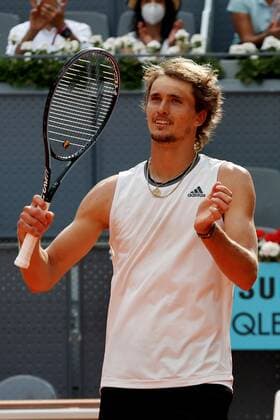 Alexander Zverev of Germany celebrates after defeating Dominic Thiem of Austria in their semifinal match at the Mutua Madrid Open tennis ?tournament in Madrid, central Spain, 08 May 2021. Alexander Zverev - Dominic Thiem !ACHTUNG: NUR REDAKTIONELLE NUTZUNG!  Copyright: xChemaxMoyax GRAF2480 20210508-637560938751170417