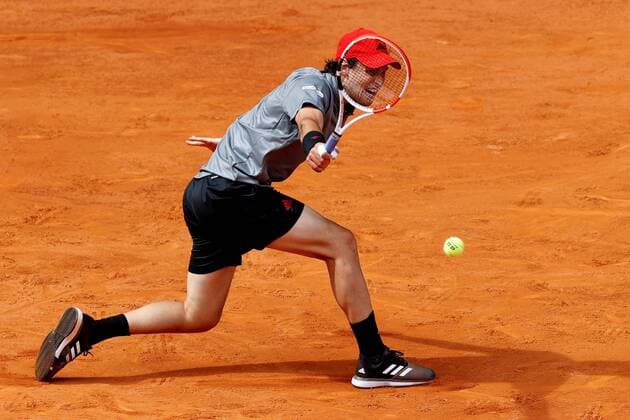 Dominic Thiem of Austria in action during his semifinal match against Alexander Zverev of Germany at the Mutua Madrid Open tennis ?tournament in Madrid, central Spain, 08 May 2021. Alexander Zverev - Dominic Thiem !ACHTUNG: NUR REDAKTIONELLE NUTZUNG!  Copyright: xChemaxMoyax GRAF2478 20210508-637560939411992835