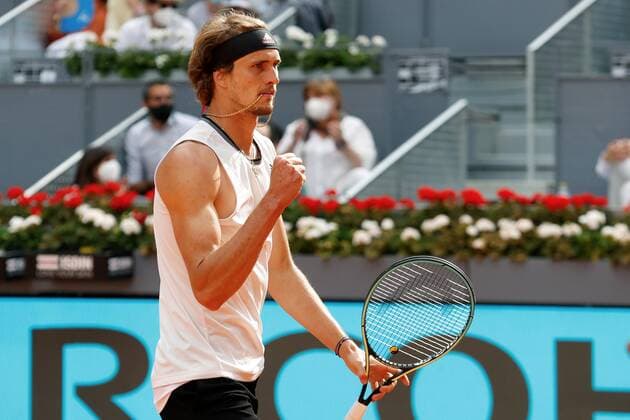 Alexander Zverev of Germany celebrates after defeating Dominic Thiem of Austria in their semifinal match at the Mutua Madrid Open tennis ?tournament in Madrid, central Spain, 08 May 2021. Alexander Zverev - Dominic Thiem !ACHTUNG: NUR REDAKTIONELLE NUTZUNG!  Copyright: xChemaxMoyax GRAF2492 20210508-637560941452727172
