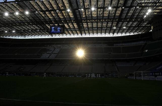 IPP20210508 Football - soccer: Serie A, Inter Mailand - Sampdoria Genua, la luce del sole al ramonto passa attraverso uno degli accessi allo stadio di san siro (Verwendung nur in Deutschland - GERMANY ONLY) *** IPP20210508 Football soccer Serie A, Inter Milan Sampdoria Genoa, la luce del sole al ramonto passa attraverso uno degli accessi allo stadio di san siro Use only in Germany GERMANY ONLY 