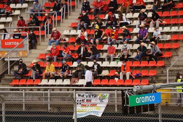 F1 Aramco Grand Prix of Spain 2021 09 05 2021, Circuit de Catalunya, Barcelona, F1 Aramco Grand Prix of Spain 2021 , in the picture 1000 spectators are allowed at the Grand Prix in Spain, all sitting on the main grandstand A poster of a Sebastian Vettel fan nordphotoxGmbHx xBratic nph00250