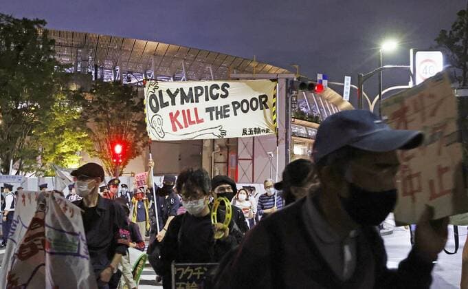 Sport Themen der Woche KW18 Sport Bilder des Tages Protest against Tokyo Olympics People protest around National Stadium in Tokyo on May 9, 2021, against holding the Tokyo Olympics amid the coronavirus pandemic, as an Olympic test event for athletics is held inside the stadium. 