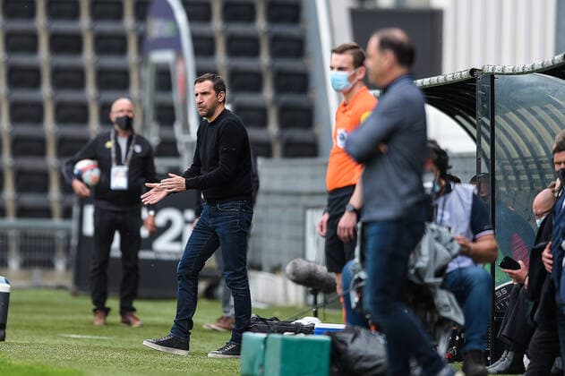 David LINARES ( entraineur Dijon ) - FOOTBALL : Angers vs Dijon - Ligue 1 - Angers - 09 05 2021 FedericoPestellini Panoramic 