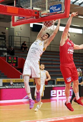 09 05 2021, xovx, Basketball BBL, JobStairs Gießen 46ers Basketball Löwen Braunschweig v l Lukas Wank Basketball Löwen Braunschweig , Tim Uhlemann Gießen 46ers Gießen Sporthalle Gießen Ost Hessen Germany DE