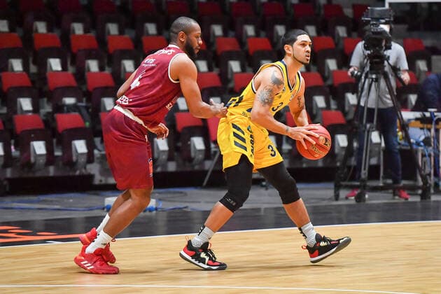 Chemnitz, Germany 09 May 2021 1 BBL 2020 2021 Niners Chemnitz vs Alba Berlin v li in duel Virgil Matthews Chemnitz and Peyton Siva Berlin Fair Chemnitz Saxony Copyright: xFotostandx xDostmannx