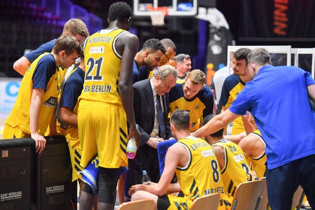 Chemnitz, Germany 09 May 2021 1 BBL 2020 2021 Niners Chemnitz vs Alba Berlin Time out Alba Berlin with coach Aito Garcia Reneses Berlin Messe Chemnitz Saxony. Copyright: xFotostandx xDostmannx