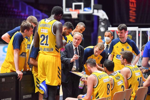 Chemnitz, Germany 09 May 2021 1 BBL 2020 2021 Niners Chemnitz vs Alba Berlin Time out Alba Berlin with coach Aito Garcia Reneses Berlin Messe Chemnitz Saxony. Copyright: xFotostandx xDostmannx