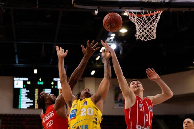 Ludwigsburg , Basketball easyCredit BBL Bundesliga , MHP RIESEN Ludwigsburg vs Bayern Munich , v l Jalen Reynolds Bayern Desi Rodriguez Riesen David Krämer Bayern