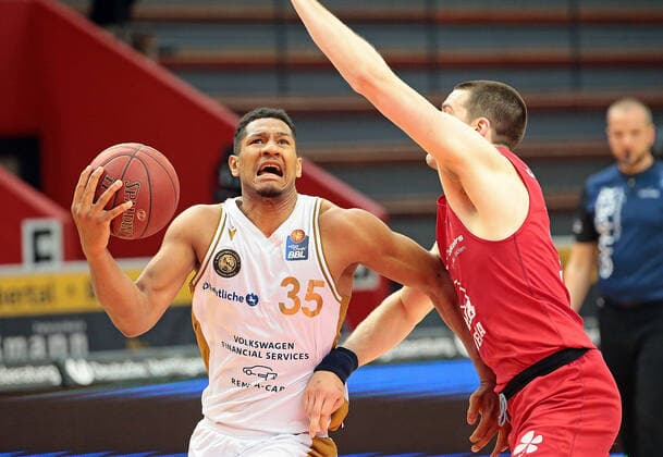 09 05 2021, xovx, Basketball BBL, JobStairs Gießen 46ers Basketball Löwen Braunschweig v l Karim Jallow Basketball Löwen Braunschweig , Scottie James Jr Gießen 46ers Gießen Sporthalle Gießen Ost Hessen Germany EN