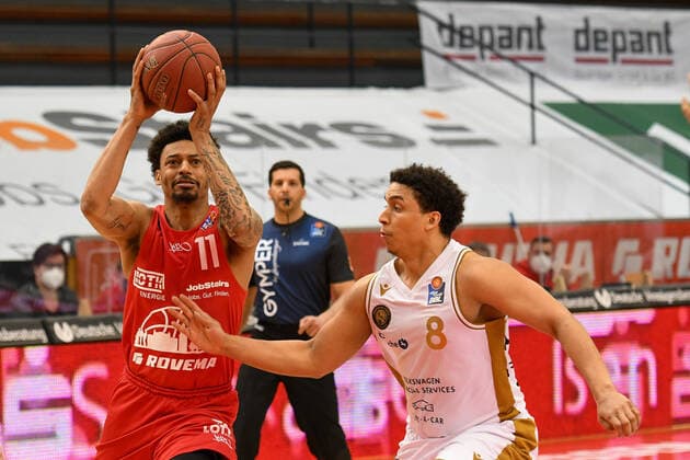 Diante Garrett, James Robinson 34 matchday, Basketball Bundesliga, Basketball season 2020 2021, Germany, easyCredit BBL, Germany, Giessen 46ers, giessen red, men, Jobstairs GIESSEN 46ers Basketball Lions Braunschweig, men, Braunschweig in white