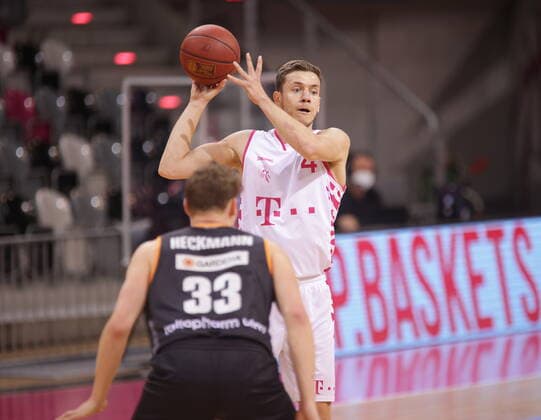 Strahinja Micovic Telekom Baskets Bonn vs Patrick Heckmann ratiopharm Ulm easyCredit BBL 1 Bundesliga , Season 2020 2021 , Matchday 34