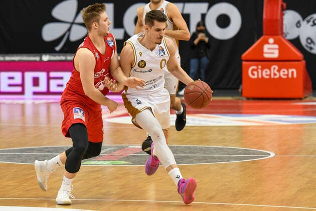 Bjarne Kraushaar, Lukas Wank 34 matchday, Basketball Bundesliga, Basketball season 2020 2021, Germany, easyCredit BBL, Germany, Giessen 46ers, giessen red, men, Jobstairs GIESSEN 46ers Basketball Lions Braunschweig, men, Braunschweig in white