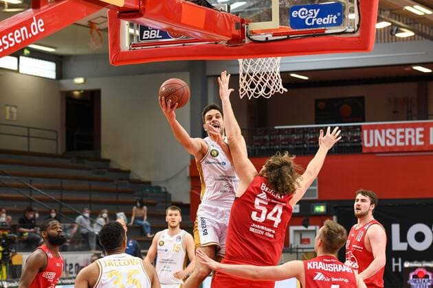Benedikt Turudic, John BryantF 34 matchday, Basketball Bundesliga, Basketball season 2020 2021, Germany, easyCredit BBL, Germany, Giessen 46ers, giessen red, men, Jobstairs GIESSEN 46ers Basketball Lions Braunschweig, men, Braunschweig in white