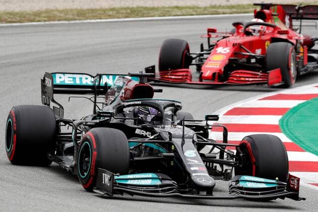 British driver Lewis Hamilton (L) of Mercedes and Monaco s Charles Leclerc (R) of Ferrari during the Spain s Formula One Grand Prix at Barcelona-Catalunya racetrack in Montmelo, Barcelona, nort-eastern Spain, 09 May 2021. Spain s Formula One Grand Prix !ACHTUNG: NUR REDAKTIONELLE NUTZUNG!  Copyright: xAlejandroxGarcíax GRAFCAT2896 20210509-637561715349654587