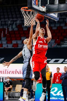 right Dominic Lockhart Brose Bamberg, 03 left 03 Marice Stuckey HAKRO Merlins Crailsheim Brose Bamberg HAKRO Merlins Crailsheim easyCredit BBL Basketball Bundesliga Basketball Season 2020 21 34 Matchday, 09 05 2021 Bamberg, Brose Arena Copyright: DanielxLöb