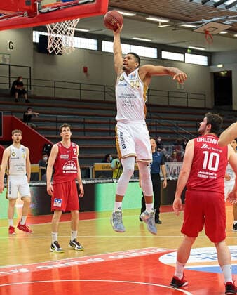 09 05 2021, xovx, Basketball BBL, JobStairs Gießen 46ers Basketball Löwen Braunschweig v l Luc van Slooten Basketball Löwen Braunschweig , Alen Pjanic Gießen 46ers , Karim Jallow Basketball Löwen Braunschweig , Tim Uhlemann Gießen 46ers Gießen Sporthalle Gießen Ost Hessen Germany EN