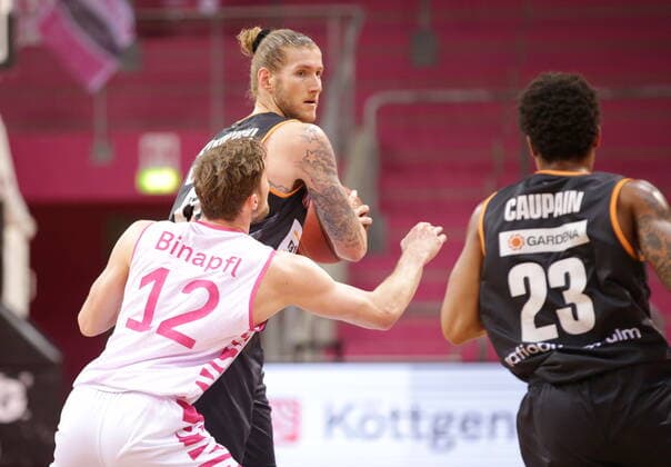 Kilian Binapfl Telekom Baskets Bonn vs Dylan Osetkowski ratiopharm Ulm easyCredit BBL 1 Bundesliga , Season 2020 2021 , Matchday 34