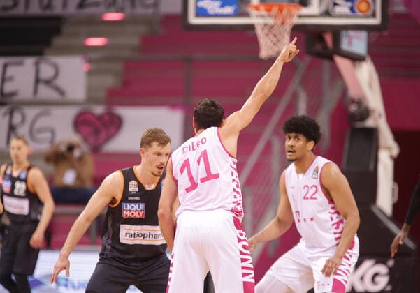 Anthony DiLeo Telekom Baskets Bonn vs ratiopharm Ulm , from behind indicates move easyCredit BBL 1 Bundesliga , 2020 2021 season , Matchday 34