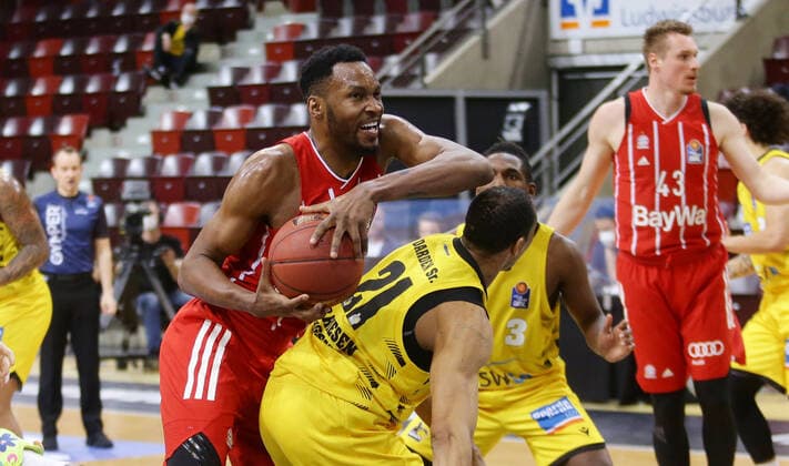 Ludwigsburg , Basketball easyCredit BBL Bundesliga , MHP RIESEN Ludwigsburg vs Bayern Munich , from left JaJuan Johnson Bayern Tremmell Darden Riesen