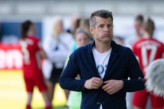 Jens Scheuer FC Bayern Muenchen unhappy with draw GER, VfL Wolfsburg vs FC Bayern Muenchen, 09 05 2021, Flyeralarm Frauen Bundesliga, 20 Spieltag, Spielzeit 2020 2021 DFB REGULATIONS PROHIBIT ANY USE OF PHOTOGRAPHS AS IMAGE SEQUENCES AND OR QUASI VIDEO GER, VfL Wolfsburg vs FC Bayern Muenchen, 09 05 2021, Flyeralarm Frauen Bundesliga, 20 Spieltag, Spielzeit 2020 2021 Wolfsburg Copyright: xEibnerxPressefoto MichaelxMemmlerx EP_MMR
