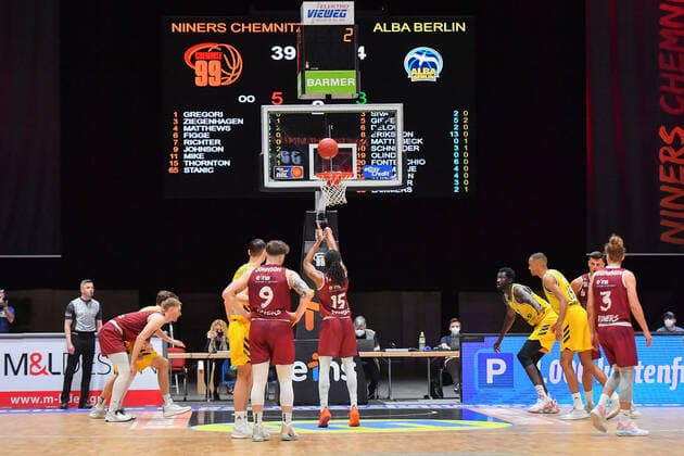 Chemnitz, Germany 09 May 2021 1 BBL 2020 2021 Niners Chemnitz vs Alba Berlin free throw by Marcus Thornton Chemnitz Chemnitz Fair Saxony Copyright: xFotostandx xDostmannx