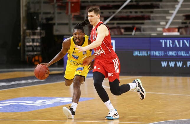 Ludwigsburg , Basketball easyCredit BBL Bundesliga , MHP RIESEN Ludwigsburg vs Bayern Munich , from left Jaleen Smith Giants David Krämer Bayern