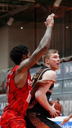 09 05 2021, Basketball, BBL 2020 2021, 34 matchday, s Oliver Wuerzburg RASTA Vechta, GER, Wuerzburg, s Oliver Arena, picture from left Perry Jones III s Oliver Wuerzburg and Bjoern Rohwer Rasta Vechta Copyright: HMBxMedia xHeikoxBecker