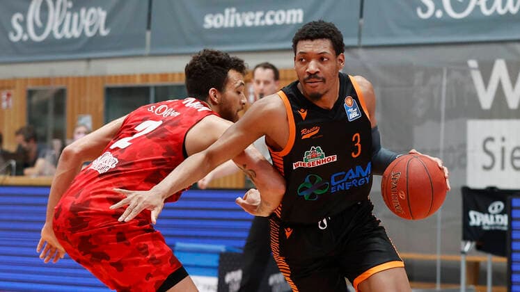 09 05 2021, Basketball, BBL 2020 2021, 34 matchday, s Oliver Wuerzburg RASTA Vechta, GER, Wuerzburg, s Oliver Arena, picture from left Brekkott Chapman s Oliver Wuerzburg and Sha Markus Kennedy Rasta Vechta. Copyright: HMBxMedia xHeikoxBecker