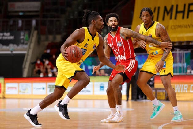 Ludwigsburg , Basketball easyCredit BBL Bundesliga , MHP RIESEN Ludwigsburg vs Bayern Munich , v l Jaleen Smith Riesen D J Seeley Bayern Desi Rodriguez Riesen