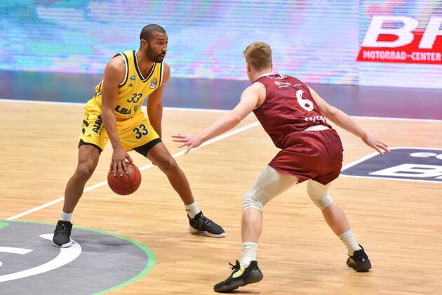 Chemnitz, Germany 09 May 2021 1 BBL 2020 2021 Niners Chemnitz vs Alba Berlin v li in duel Jayson Granger Berlin and Luis Figge Chemnitz Fair Chemnitz Saxony Copyright: xFotostandx xDostmannx