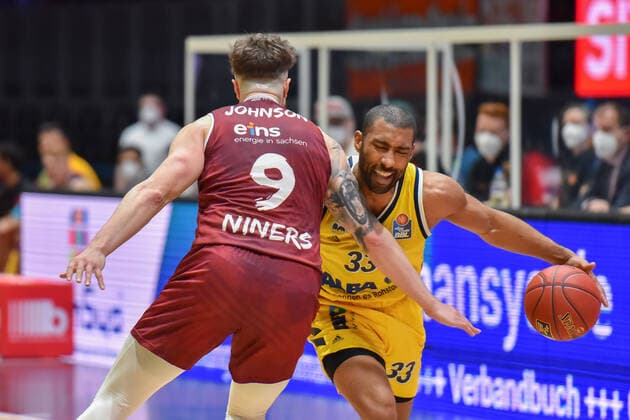 Chemnitz, Germany 09 May 2021 1 BBL 2020 2021 Niners Chemnitz vs Alba Berlin v li in duel Dominique Johnson Chemnitz and Jayson Granger Berlin Messe Chemnitz Saxony Copyright: xFotostandx xDostmannx